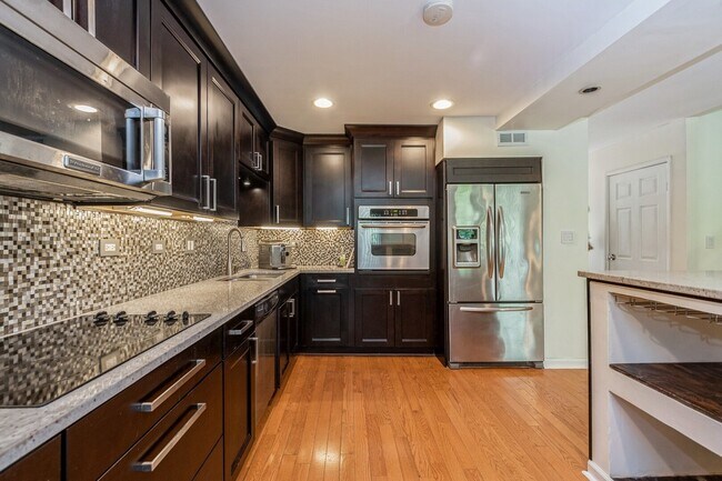 Building Photo - 854 Swallow St