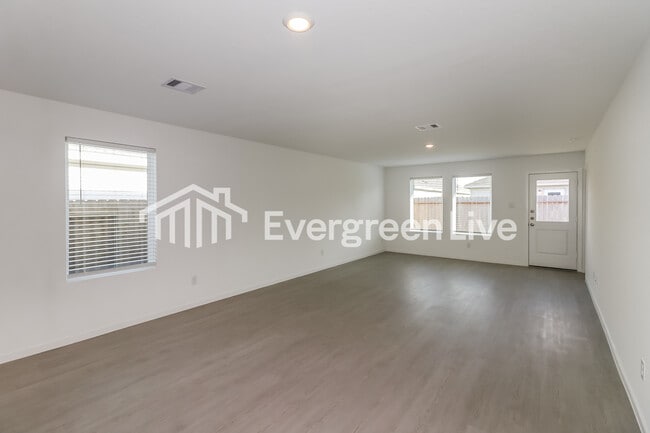 Foto del edificio - 19747 US-59