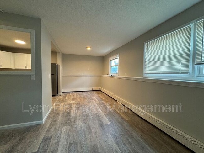 Building Photo - 235 Weeden St