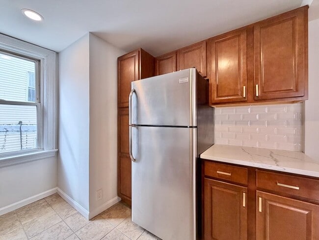 Building Photo - 63 COLES St