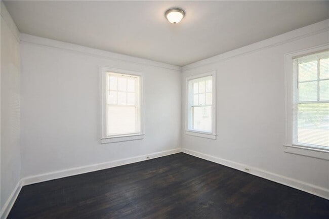 Building Photo - 499 8th St NE