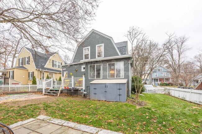 Building Photo - 139 Grove St