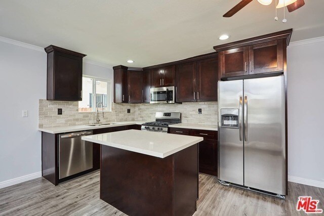Foto del edificio - 4313 Kenwood Ave