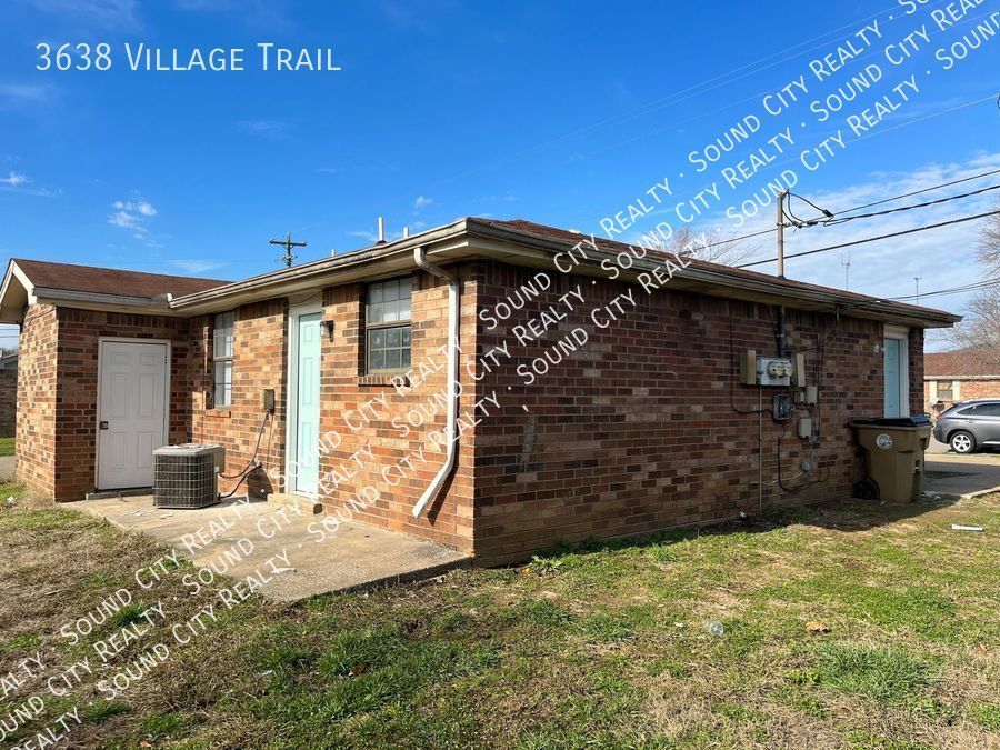 Primary Photo - RENOVATED 2 bed/1 bath Duplex!! Utilities ...