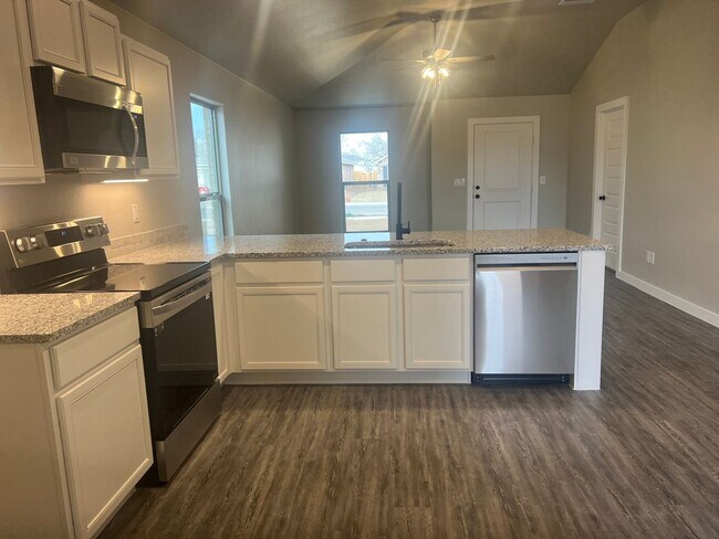 Foto del edificio - 3 bed 2 bath - Frenship ISD