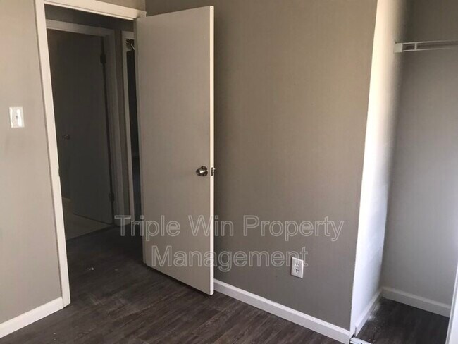 Building Photo - 11627 Petite Chalet Dr