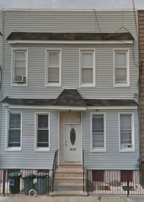 Primary Photo - 18-79 Linden Street