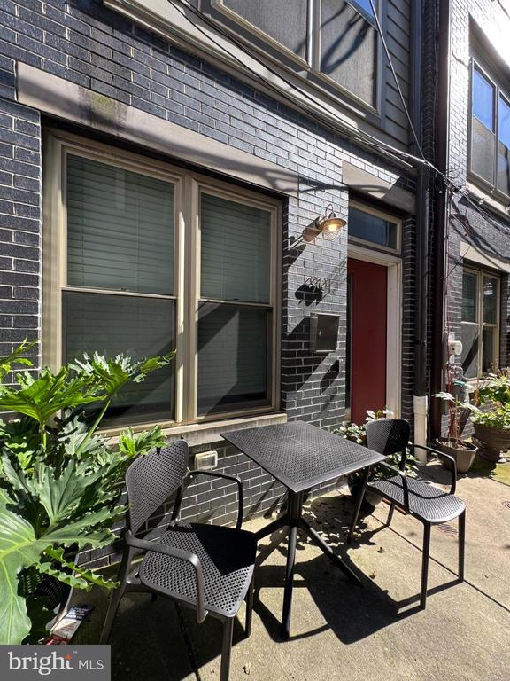 Building Photo - 901 S Schell St