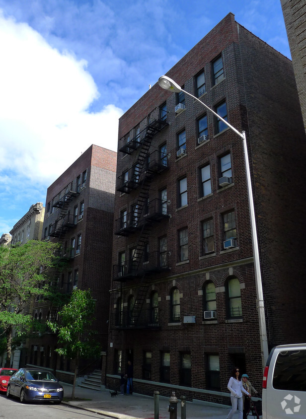 Primary Photo - 831 W 176th St