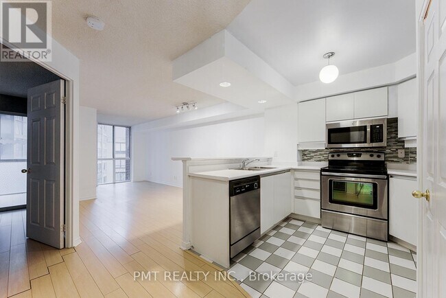 Photo du bâtiment - 801 King St W