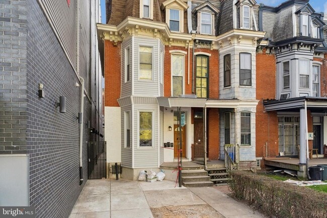 Building Photo - 4220 Chestnut St