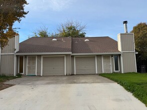 Building Photo - 7733-7735 Las Lilas Ct