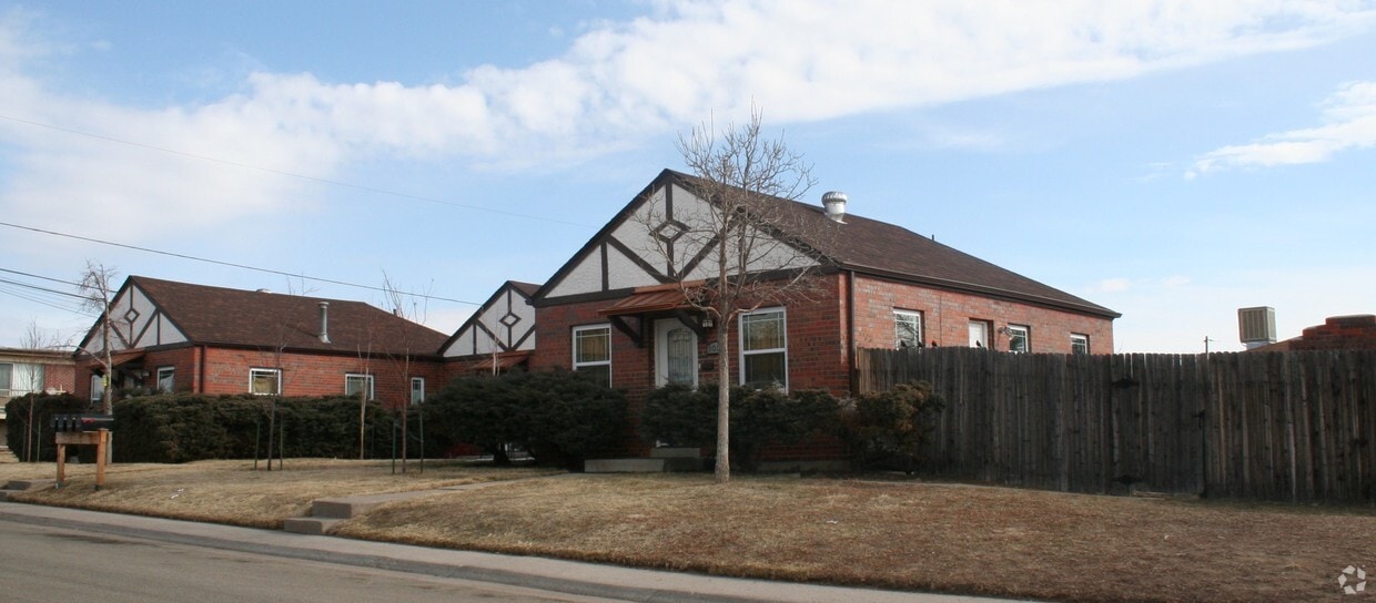 Building Photo - North Suburb Apartments