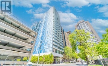 Building Photo - 210-210 Simcoe St