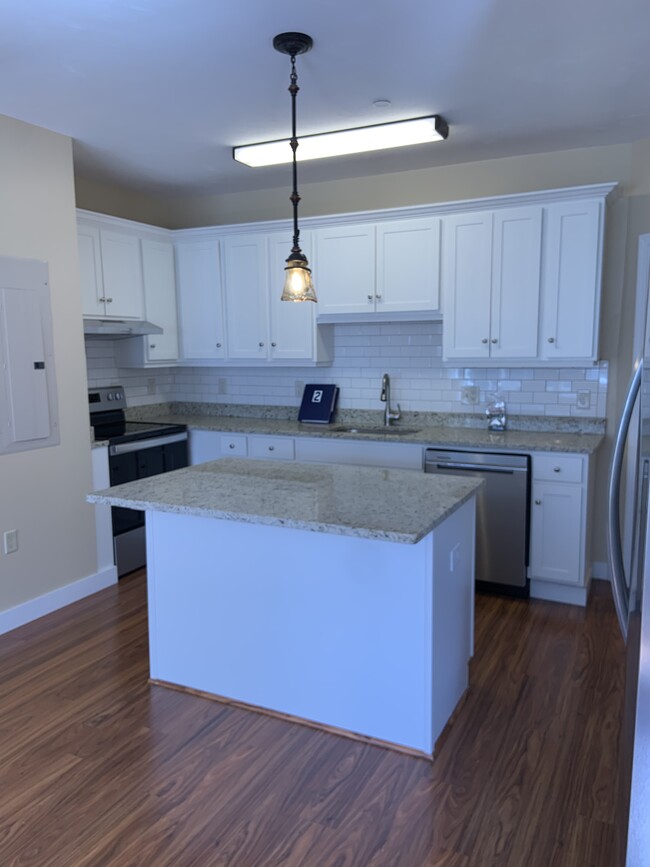 Building Photo - 110 Ashburnham St