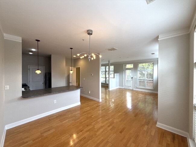 Building Photo - Elizabeth Townhome - T.R. Lawing Realty Property