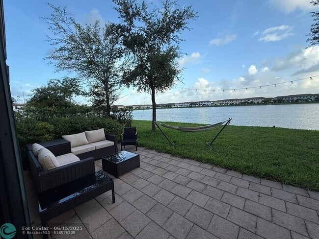 Foto del edificio - 3418 W 103rd Terrace