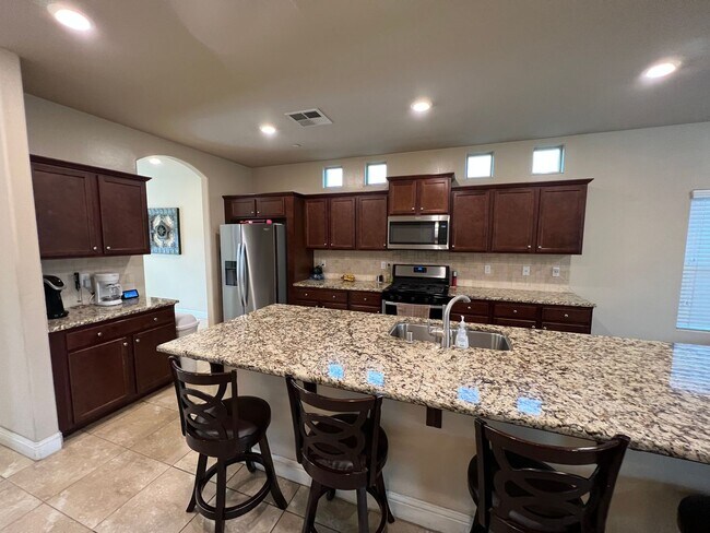 Foto del edificio - Southwest 4 bedroom Home