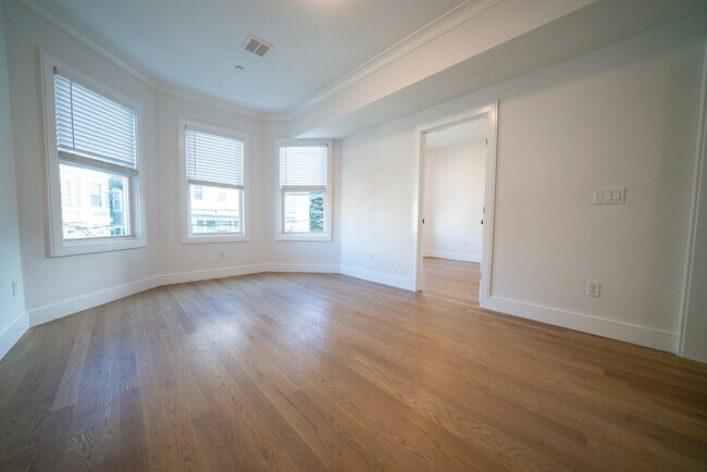 Building Photo - 37 Calumet St