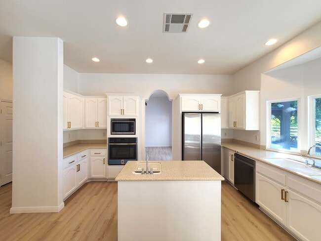 Building Photo - 43605 Los Gatos Rd