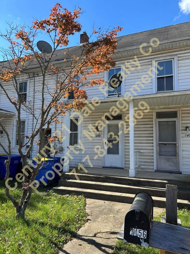 Building Photo - 1456 S George St