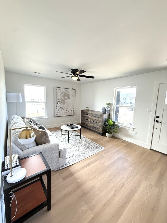 Building Photo - 1172 W Cato Springs Rd