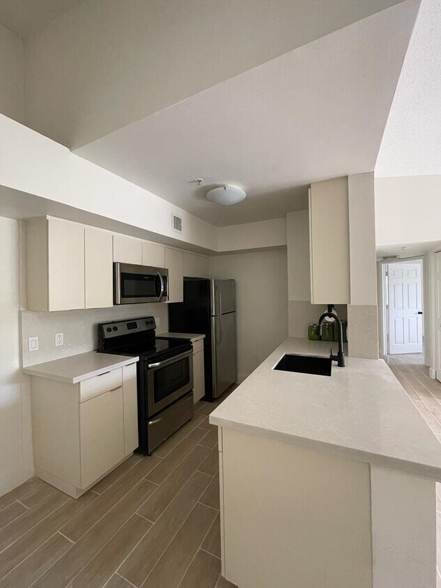 2457 Centergate Dr Unit 302, Miramar, FL 33025 Condo for Rent in