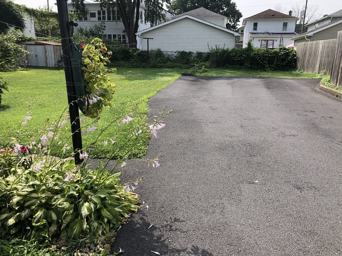 393 Warren Ave, Kingston, PA 18704 Apartments in Kingston, PA