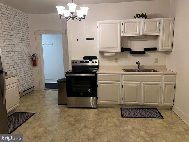 Building Photo - 110 S Charles St