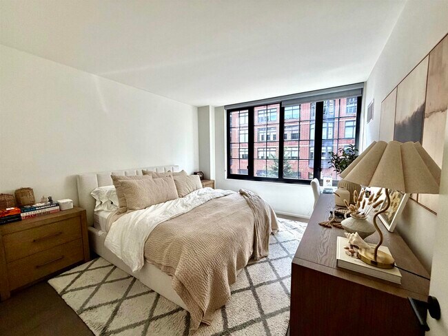 Foto del edificio - 1425 Hudson St