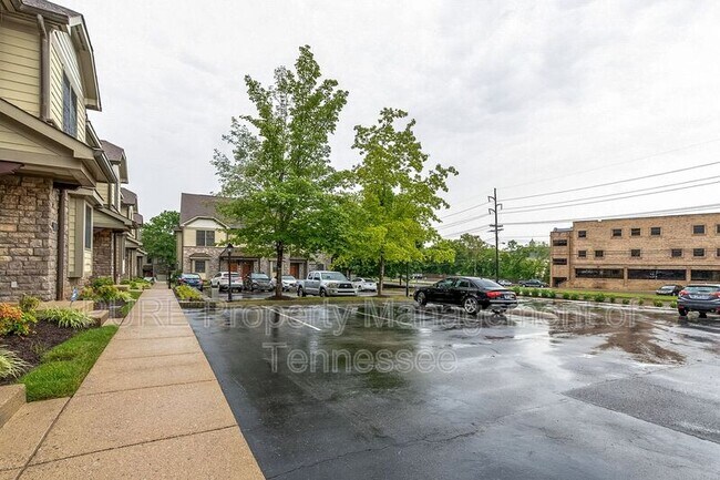 Foto del edificio - 4210 Hillsboro Pike