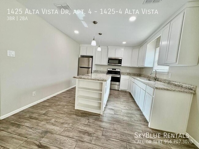 Building Photo - 1425 Alta Vista Dr