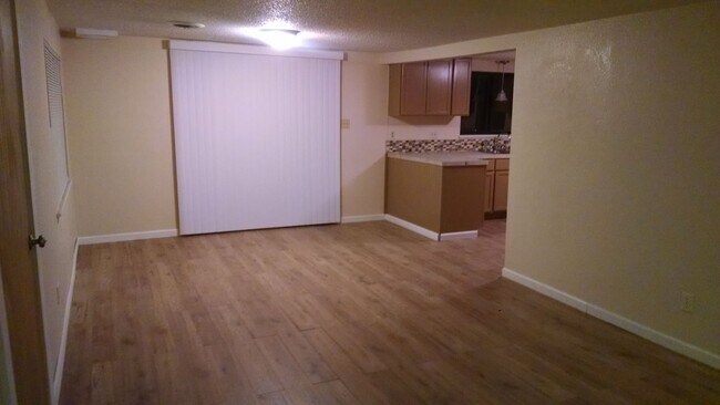 Building Photo - Two Bedroom Duplex in Capitan Close to the...