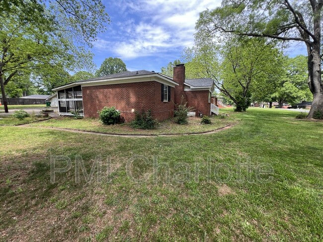 Building Photo - 5201 Allen Rd E