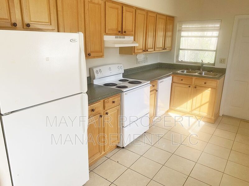 Primary Photo - 105 SW 10th St