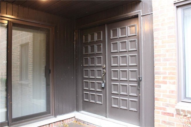 Building Photo - 3051 Lindenwood Dr