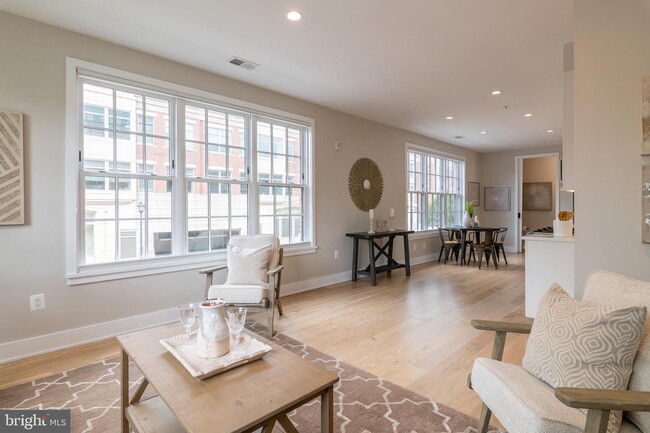 Foto del edificio - 521 N Washington St