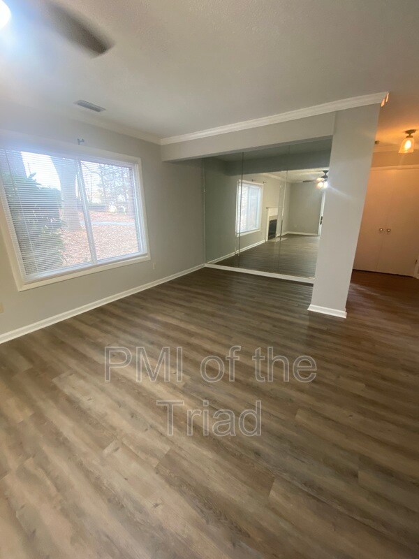 Building Photo - 331 Lamplighter Cir