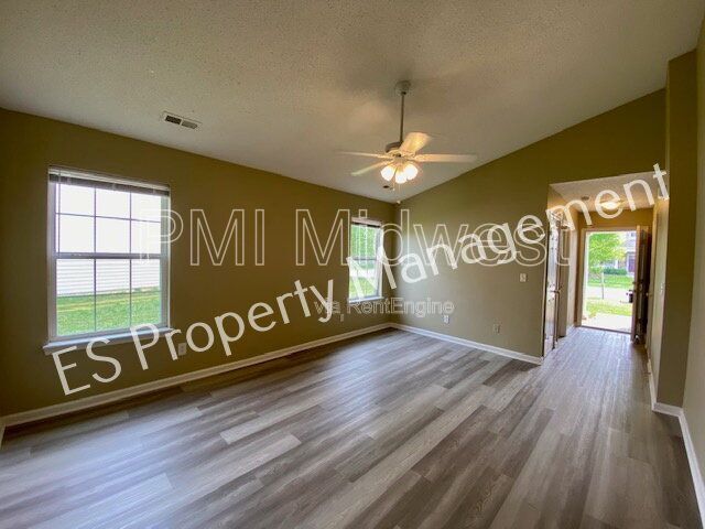 Building Photo - 5650 Loudon Dr