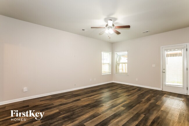 Foto del edificio - 2114 Treehaven Ct