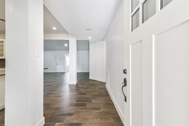 Building Photo - 210 Gentilly Dr