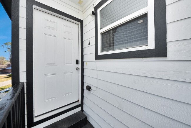 Building Photo - 618 Maple Way St