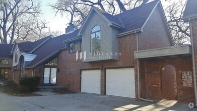 Building Photo - 2312 S 105th St