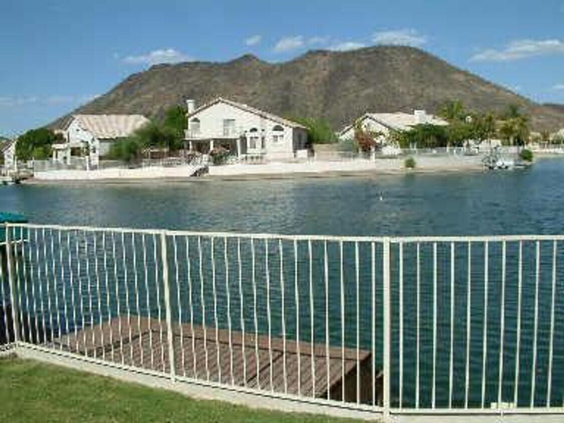 Foto del edificio - Charming 3 Bed 2 Bath Lakefront home in Gl...