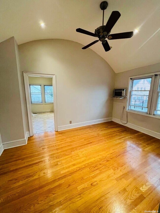 Foto del edificio - 91-21 92nd St