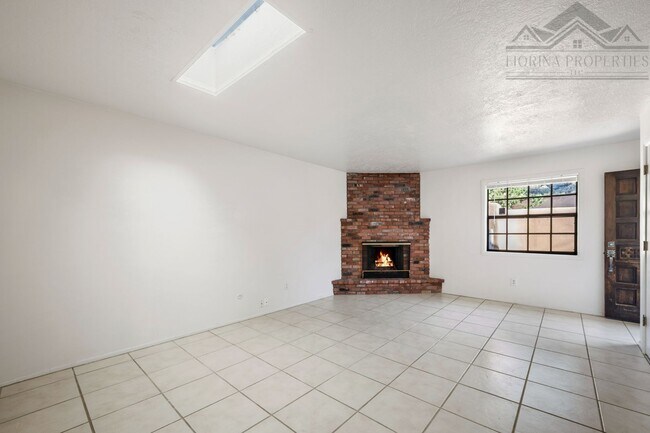Foto del edificio - Cozy Two-Bedroom on Historic Hillside Ave.