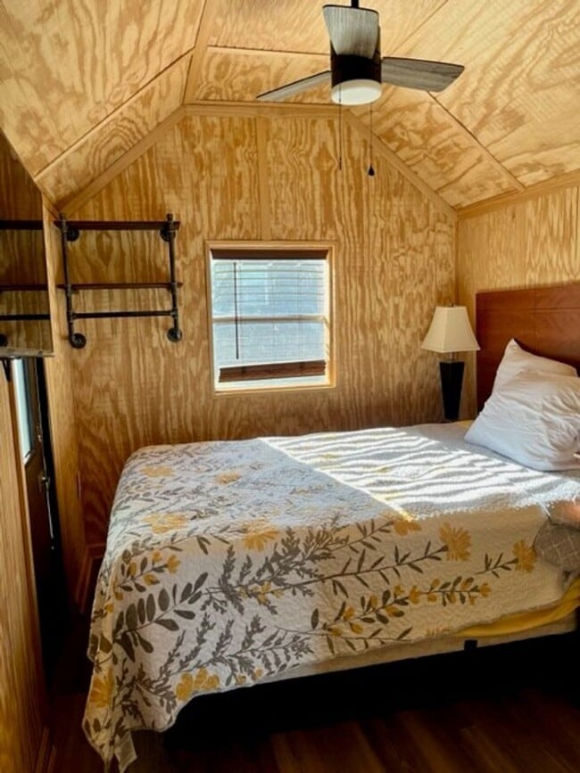 Building Photo - Fully furnished tiny home- 1 bedroom, 1 bath!