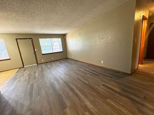 Foto del edificio - 1403 S 121st E Ave