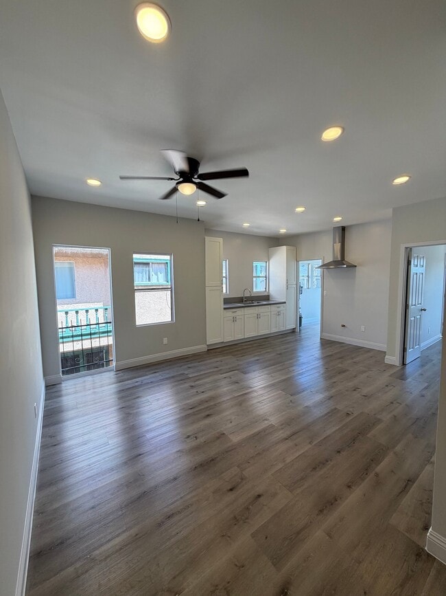 Photo - 1044 W 42nd Pl Apartment