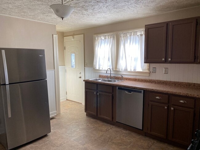 Building Photo - Charming Bungalow in South Broadripple